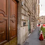 4-Bdr Apt Among Colosseum&Termini 10-People