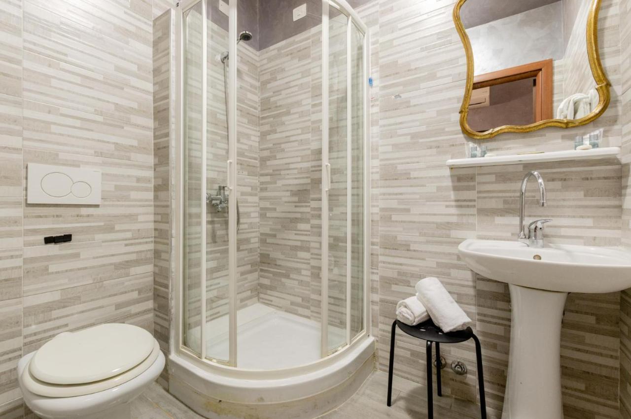 4-bdr Among Colosseum&termini 10-people Apartment Rom